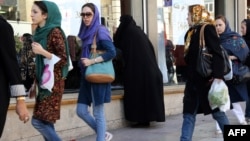 With 11 million young adults that have not yet gotten hitched, Iranian authorities are increasingly worried about a population decline. (file photo)