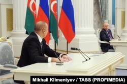 Президент Росії Володимир Путін і президент Азербайджану Ільгам Алієв підписують декларацію про союзницьку взаємодію, Москва, 22 лютого 2022 року