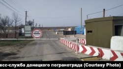 Загалом з українського боку наразі функціонують сім КПВВ зі щодобовим режимом роботи з 8:00 до 16:00