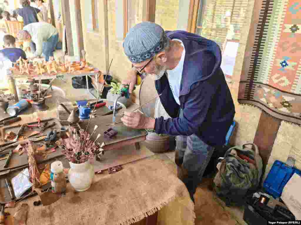 Мастера на глазах у публики создавали новые предметы традиционного быта крымских татар