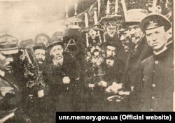 Єврейська делегація зустрічає головного отамана Симона Петлюру в Жмеринці. Серпень 1919 року