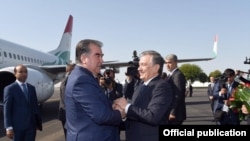 Эмомалӣ Раҳмон дар Тошканд