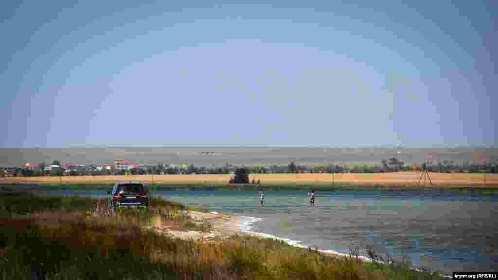 Ці туристи довго їхали «паркетником» по піску заради гарної фотографії