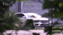 Зрештою, звідти виїхав Mercedes, зареєстрований на дружину президента Олену Зеленську