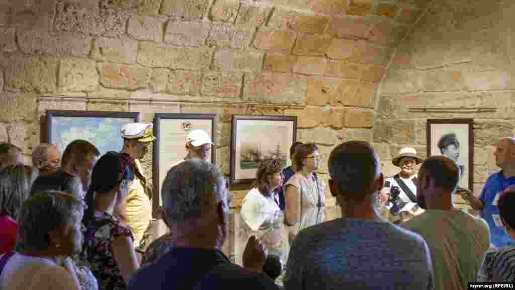 Екскурсія в одному із залів першої експозиції «Костянтинівська батарея: два століття на сторожі батьківщини»