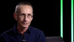 «Мені якось незручно, коли пишуть, що я герой, що я все витримав. Я багато чого витримав, але я не герой. Герої – це хлопці, хто зараз життя віддають на передовій», – каже Юрій Шаповалов 