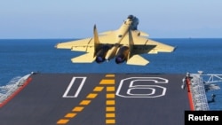 Një avion ushtarak kinez i llojit J-15. Fotografi ilustruese nga arkivi. 