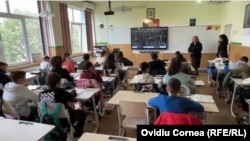 Copiii din învățământul preuniversitar sunt așteptați la școală de luni, 8 septembrie.