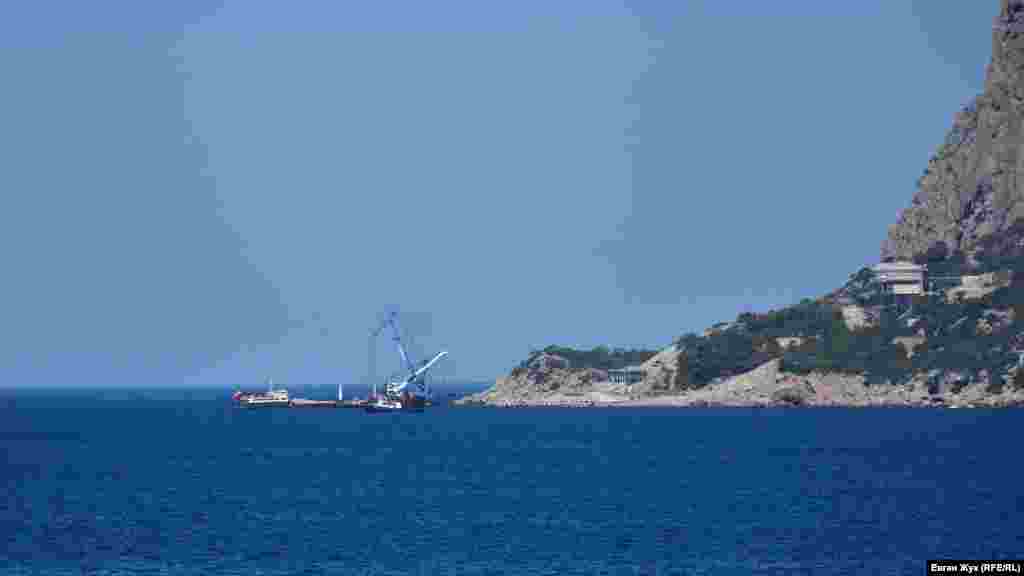 У Батилимані йде будівництво берегоукріплювальних споруд біля «Дачі Януковича», що перейшла до людей з оточення російського президента Путіна