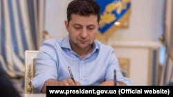 Закон набирає чинності з дня його опублікування