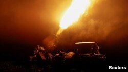 Військовослужбовець 115-ї окремої механізованої бригади Збройних сил України стріляє із зенітного кулемета, 17 липня 2025 року