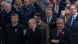 Predsednik Srbije Aleksandar Vučić (desno) na vojnoj paradi u Moskvi, 9. maja 2025.