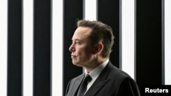 Elon Musk a lansat Grokipedia, o alternativă cu Inteligență Artificială la Wikipedia.