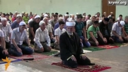 Праздничный намаз в честь Ораза-байрам Праздничный намаз в честь Ораза-байрам