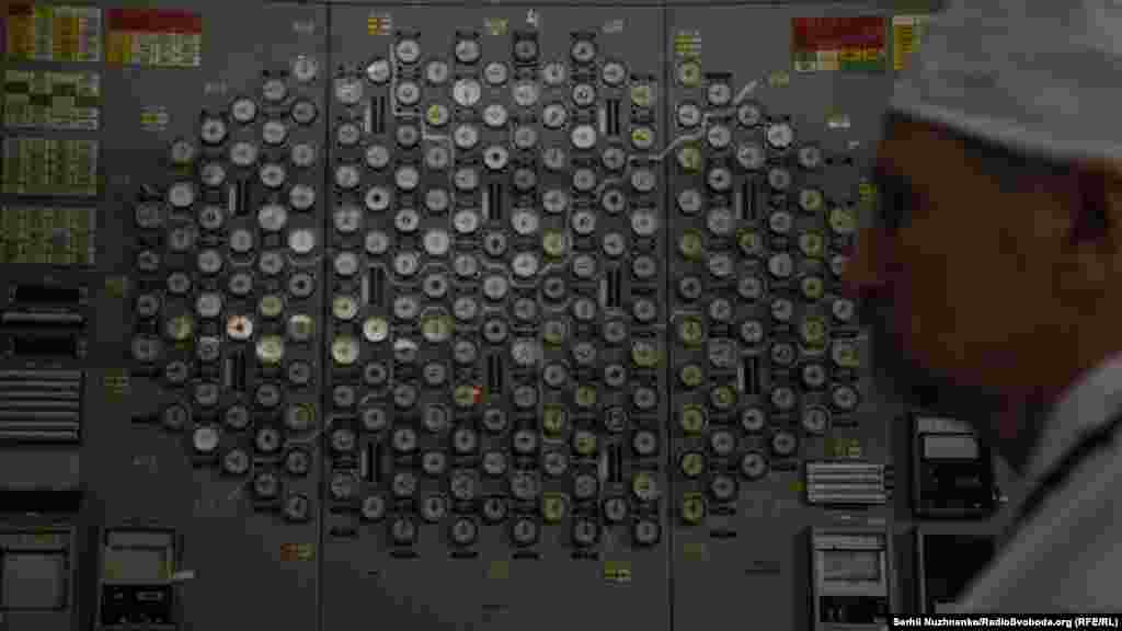 Сельсини – прилади, які показують глибину занурення стержнів-поглиначів в активну зону. Одні з головних приладів для людини, що управляє реактором