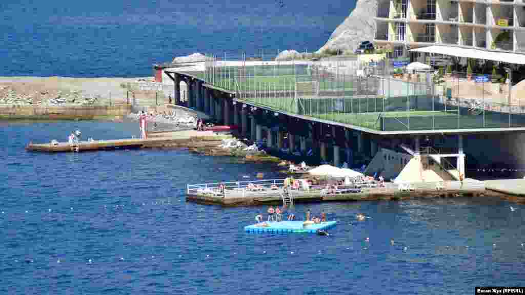 Відпочивальники – на доках і в морі