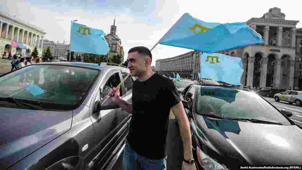 Автопробіг в пам'ять про жертв депортації кримськотатарського народу в Києві, під час якого активісти встановили на своїх автомобілях кримськотатарські й українські прапори. Всього в автопробігу взяли участь близько 50 автомобілів