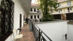 Аби уникати драматичних історій до цього готелю селять лише жінок