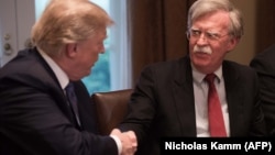 D.Tramp və C.Bolton