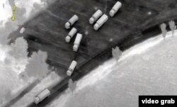 Зйомка з дрону СММ ОБСЄ, військові вантажівки на неконтрольованій ділянці українсько-російського кордону