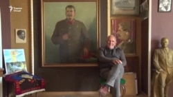 "Ман омодаам ҷонамро фидои Сталин кунам" "Ман омодаам ҷонамро фидои Сталин кунам"