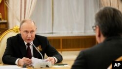 Razgovor ruskog predsednika Vladimira Putina i njegovog srpskog kolege Aleksandra Vučića u Moskvi, Rusija, 9. maja 2025.