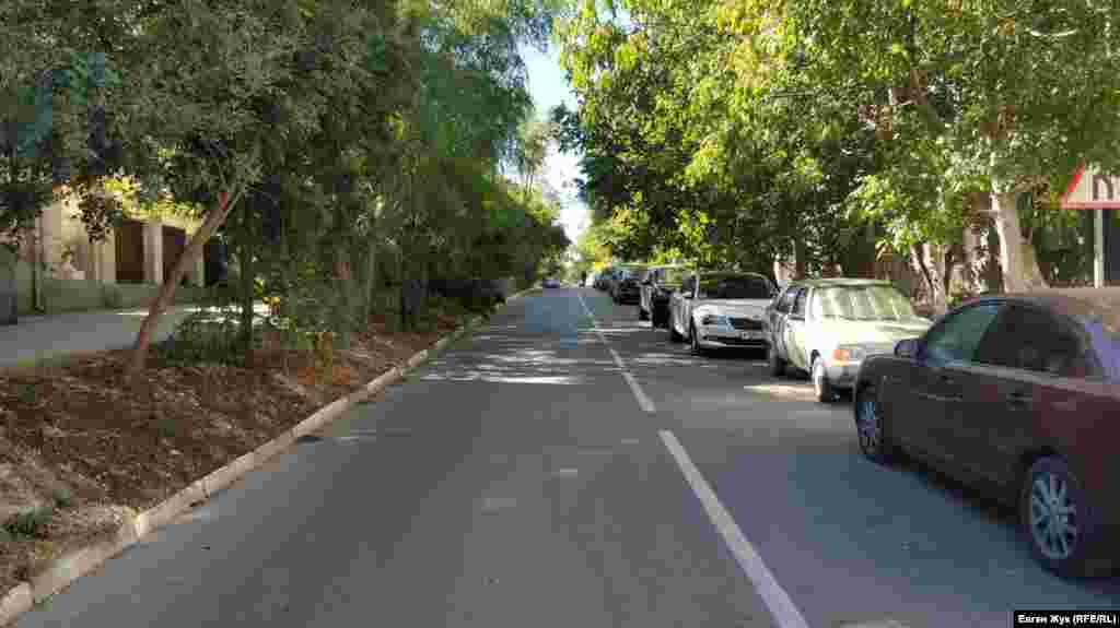 На початку вулиця Матвія Вороніна тиха і тіниста. До 1975 року вона мала ім'я Миколи Островського, але на честь 30-річчя Перемоги частина її до площі біля Малахова кургану була виділена в окрему вулицю та перейменована в Матвія Вороніна