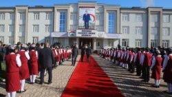 Маҷбурӣ ё ихтиёрӣ? Аз омӯзгорону пизишкон маоши якрӯзаро хостанд Маҷбурӣ ё ихтиёрӣ? Аз омӯзгорону пизишкон маоши якрӯзаро хостанд