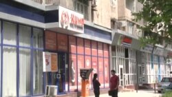 Соҳибкори тоҷик:"Барои доллар аз шаб навбат мегирем" Соҳибкори тоҷик:"Барои доллар аз шаб навбат мегирем"