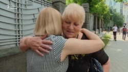 Президент зустрівся із родичами політв’язнів у Росії (відео) Президент зустрівся із родичами політв’язнів у Росії (відео)