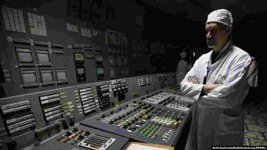 Олексій Бреус працював на посаді старшого інженера управління блоком у ранковій зміні після аварії. Зруйнований блок о 7-й ранку викликав у нього асоціацію з братською могилою – але виявилось, що на блоці можна працювати. «Атомники зробили велику роботу. Щоб не відбувся вибух водню, потрібно було піти і покрутити вентелі на обладнанні. Це коштувало оператору життя»