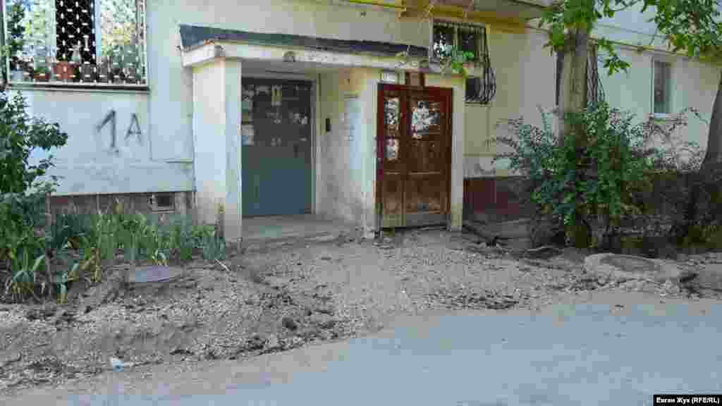 Вхід до під'їзду – смуга перешкод