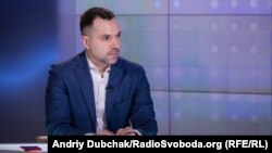 За словами Арестовича, бажання Росії – легітимізувати «ЛНР» і «ДНР»