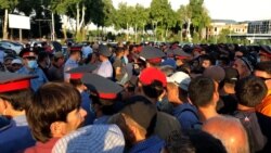 Таҷаммӯи мусофирони норозӣ дар Фурудгоҳи Душанбе Таҷаммӯи мусофирони норозӣ дар Фурудгоҳи Душанбе