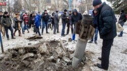 Нерозірвана ракета російських гібридних сил посеред міста. Обстріли лютого 2015 року