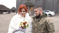 На Хортиці за старовинним обрядом побралися двоє ветеранів війни (відео) На Хортиці за старовинним обрядом побралися двоє ветеранів війни (відео)