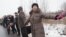 Декабрь 2019 года: казанцы выстроились в живую цепь вдоль Гавриловской рощи, чтобы продемонстрировать готовность защищать лесопарк. Эта акция собрала более сотни человек. Декабрь 2022 года: готовых защищать рощу больше нет.