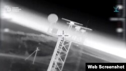 Поражение в Крыму РЛС надводной обстановки. Скриншот кадра из видео ГУР МО Украины