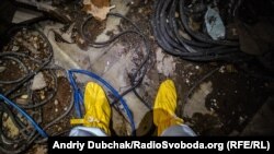 Уламки від аварії впереміш зі сміттям від будівництва старого «саркофага»