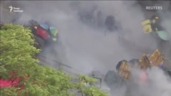 Сутички мітингувальників з поліцією Сутички мітингувальників з поліцією