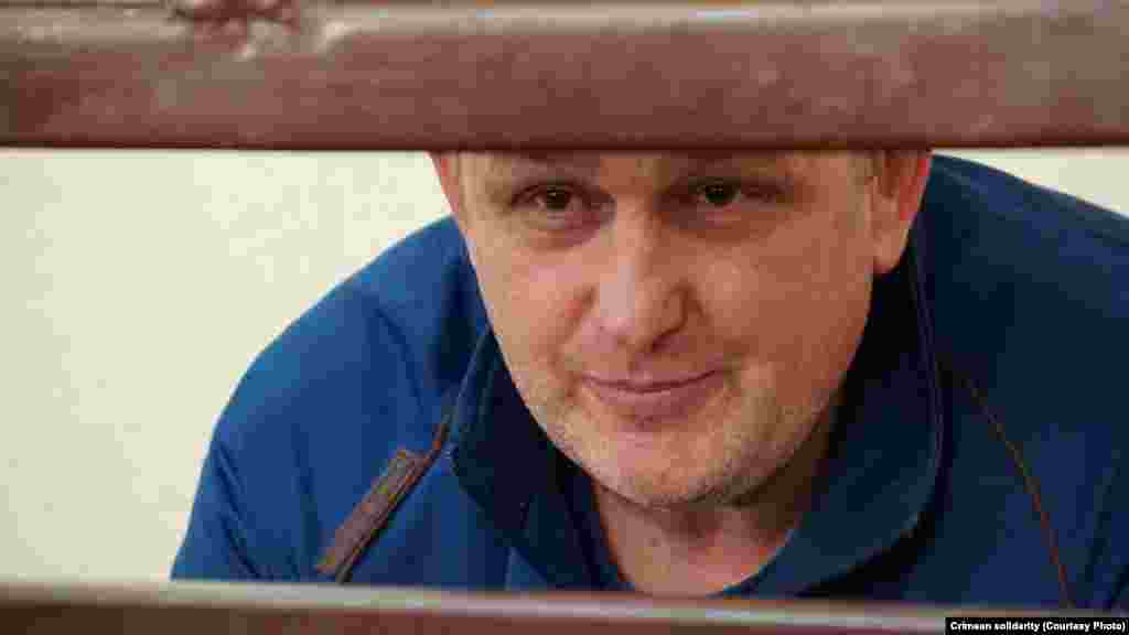 Журналист Владислав Есипенко, фрилансер Крым.Реалии, в суде. Симферополь, 30 апреля 2021 года. Симферополь. Российские власти обвинили журналиста в хранении боеприпасов и осудили на 5 лет неволи. 