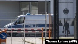 За даними слідства, чоловіки з українським громадянством мали відправити з Німеччини до одержувачів в Україні посилки з вибухівкою