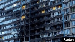 Dron hücumu çoxmərtəbəli binada yanğına səbəb olub