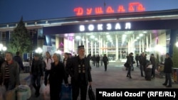 Истгоҳи роҳи оҳани Душанбе.