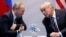 Архівне фото: зустріч Володимира Путіна (л) і Дональда Трампа (п) в 2017 році