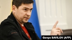 Михайло Подоляк зауважує, що Україна не отримала жодної стратегічної чи тактичної переваги від вибухів.