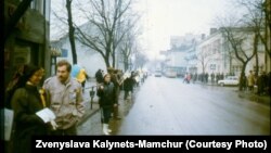 «Живий ланцюг» у Рівному. Фото надала Звенислава Калинець-Мамчур