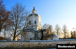 Стародубщина. Церква Трійці Живоначальної в Погарі. Була перебудована в 1783 році. Попередній храм датують 1717 роком, що був збудований полковником Захаром Іскрою, українським військовим і політичним діячем, який походив із козацько-старшинського роду