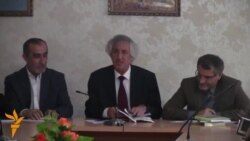 Муаррифии "Дуруст бинависем"-и Рустами Ваҳҳоб дар Душанбе Муаррифии "Дуруст бинависем"-и Рустами Ваҳҳоб дар Душанбе