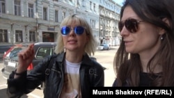 Актрисы "Театра.doc" Мария Чупринская и Елена Носова